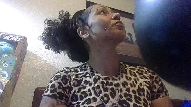 Snapshot of Flossee chatting on 09/30/25, 10:48 Flossee online show from 09/30/25, 10:48