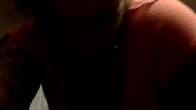 Snapshot of Flossee chatting on 11/30/25, 05:44 Flossee online show from 11/30/25, 05:44