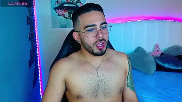 Snapshot of adamhairy chatting on 07/11/26, 06:43 adamhairy online show from 07/11/26, 06:43