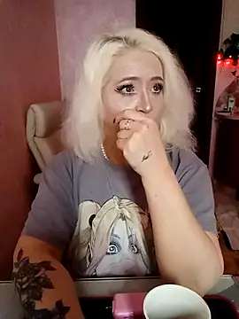 SquirtMilf00 online show from 02/18/26, 04:52