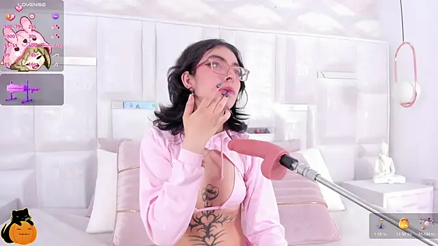 Im Molly Angel online show from 10/28/25, 10:12