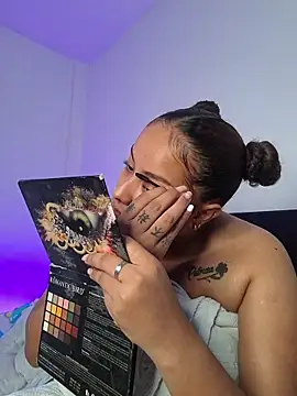 Snapshot of Nicoll_31 chatting on 11/28/25, 11:40 Nicoll 31 online show from 11/28/25, 11:40