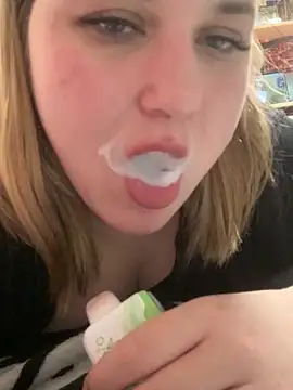 Snapshot of Kemeli008 chatting on 09/22/25, 05:15 Kemeli008 online show from 09/22/25, 05:15