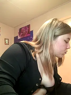 Snapshot of Kemeli008 chatting on 10/10/25, 03:00 Kemeli008 online show from 10/10/25, 03:00