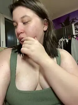 Snapshot of Kemeli008 chatting on 11/05/25, 01:05 Kemeli008 online show from 11/05/25, 01:05