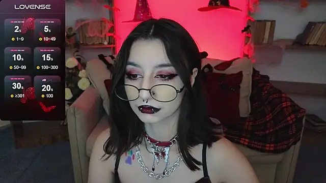 Snapshot of Mistress__Marcelline chatting on 10/17/25, 09:45 Mistress Marcelline online show from 10/17/25, 09:45