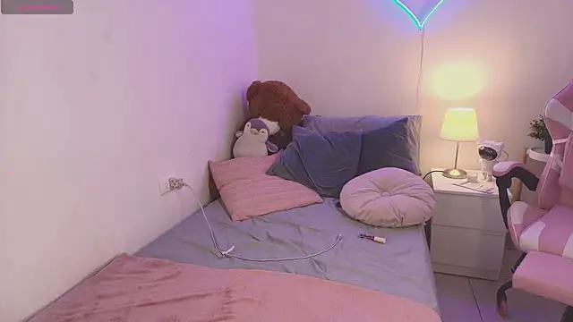 Snapshot of IsabelCortes chatting on 12/03/25, 03:36 IsabelCortes online show from 12/03/25, 03:36