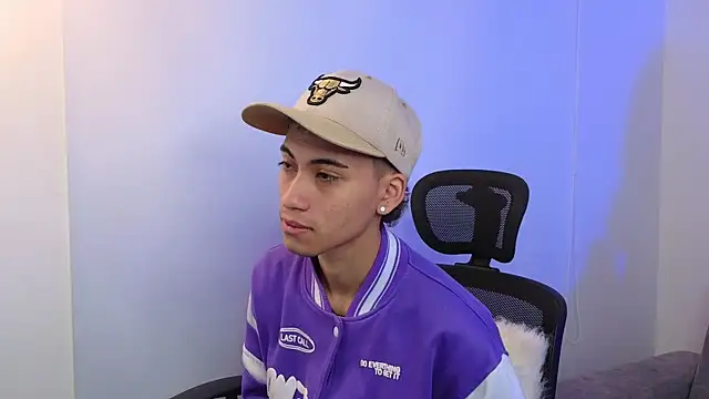 yulian vasquez online show from 10/04/25, 12:25