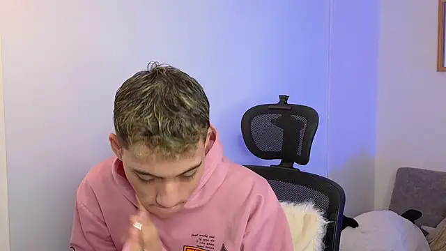 yulian vasquez online show from 10/08/25, 12:25