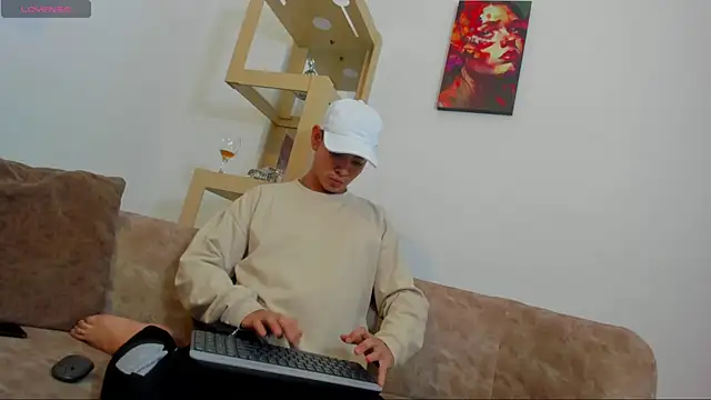 LoganTwink18 online show from 01/11/26, 05:12