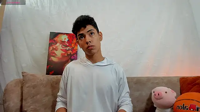 LoganTwink18 online show from 03/27/26, 12:27