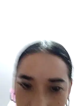 Snapshot of Valenn_fernandez chatting on 09/30/25, 05:23 Valenn fernandez online show from 09/30/25, 05:23