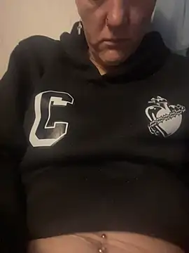 kmaddycakes1 online show from 02/19/26, 09:49