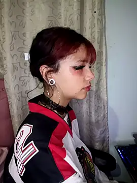 Snapshot of U-Upaaita chatting on 02/18/26, 02:07 U-Upaaita online show from 02/18/26, 02:07