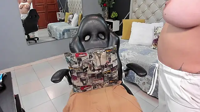 kris milff online show from 10/17/25, 07:49