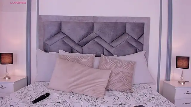 Snapshot of lucianacohelo chatting on 09/17/25, 12:07 lucianacohelo online show from 09/17/25, 12:07