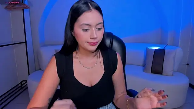 Snapshot of AmbarJames_ chatting on 10/04/25, 12:03 AmbarJames online show from 10/04/25, 12:03