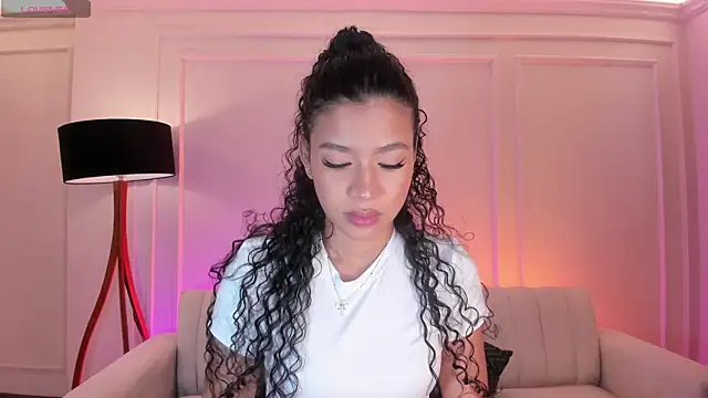 Snapshot of SophieHouston_ chatting on 09/12/25, 04:12 SophieHouston online show from 09/12/25, 04:12