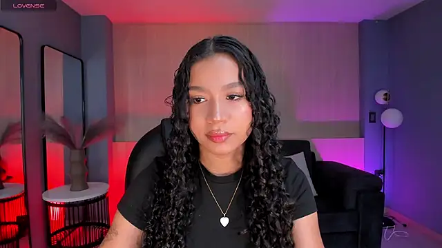 Snapshot of SophieHouston_ chatting on 09/21/25, 11:06 SophieHouston online show from 09/21/25, 11:06