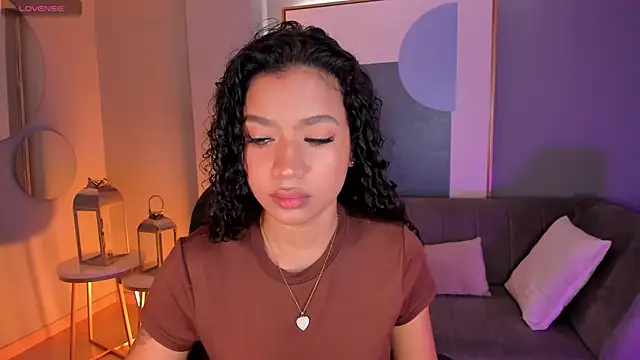 Snapshot of SophieHouston_ chatting on 09/27/25, 03:33 SophieHouston online show from 09/27/25, 03:33