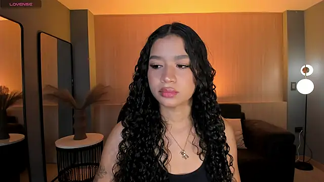 Snapshot of SophieHouston_ chatting on 10/04/25, 04:10 SophieHouston online show from 10/04/25, 04:10