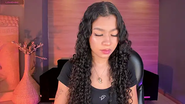 Snapshot of SophieHouston_ chatting on 10/21/25, 04:13 SophieHouston online show from 10/21/25, 04:13