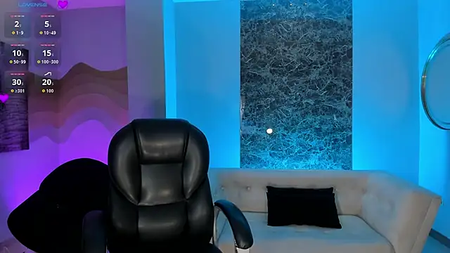 Snapshot of SophieHouston_ chatting on 11/18/25, 03:56 SophieHouston online show from 11/18/25, 03:56