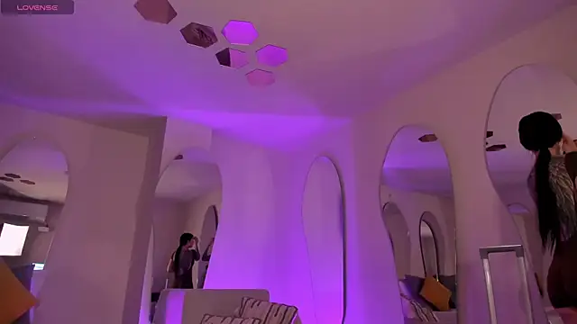 MilaLawrence online show from 12/02/25, 11:48