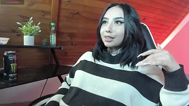 Snapshot of _Morrigan_ chatting on 11/12/25, 07:53 Morrigan online show from 11/12/25, 07:53