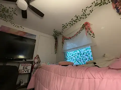 moan4mona online show from 04/28/26, 12:42