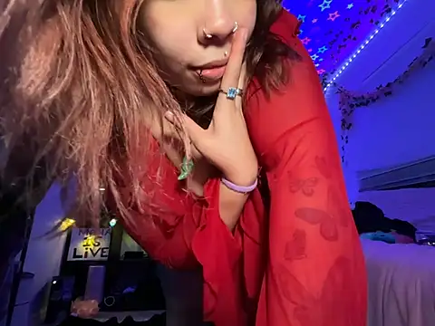 Snapshot of moan4mona chatting on 06/04/26, 03:23 moan4mona online show from 06/04/26, 03:23