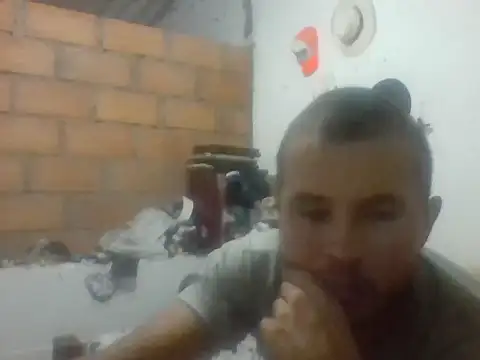 santiii   12 online show from 12/19/25, 03:35