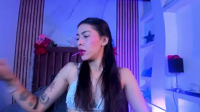 ValkaGrecco online show from 12/18/25, 03:01