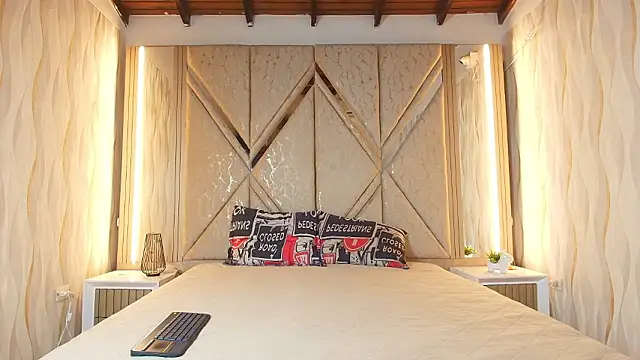 Hotcouple 222 online show from 03/25/26, 07:25