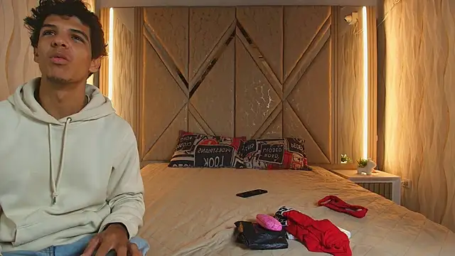 Hotcouple 222 online show from 03/26/26, 07:25