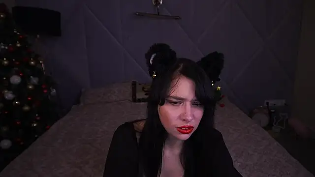 Snapshot of LiviaShy chatting on 12/21/25, 01:40 LiviaShy online show from 12/21/25, 01:40