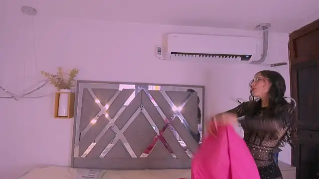 Akira Hime online show from 09/19/25, 04:25