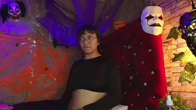 Snapshot of Victoria_Thompson1 chatting on 10/25/25, 08:36 Victoria Thompson1 online show from 10/25/25, 08:36