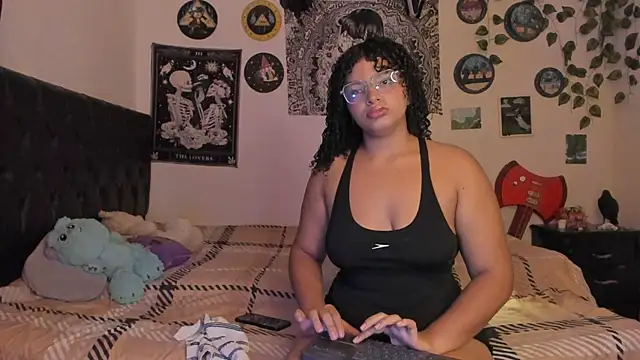 Snapshot of chloe_kisses chatting on 10/03/25, 11:07 chloe kisses online show from 10/03/25, 11:07