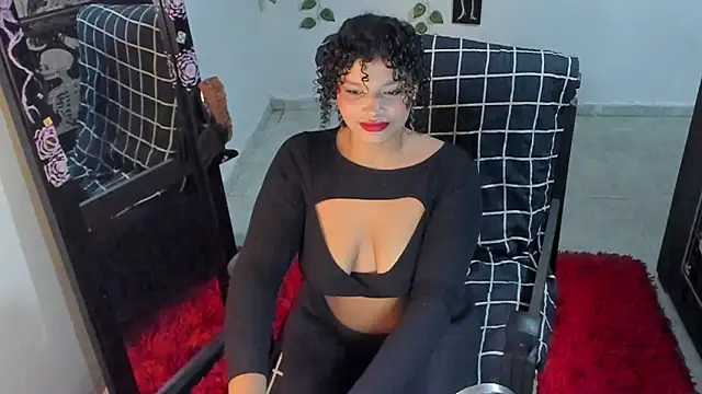 Snapshot of chloe_kisses chatting on 10/27/25, 11:25 chloe kisses online show from 10/27/25, 11:25