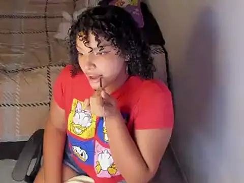 Snapshot of chloe_kisses chatting on 03/03/26, 11:38 chloe kisses online show from 03/03/26, 11:38