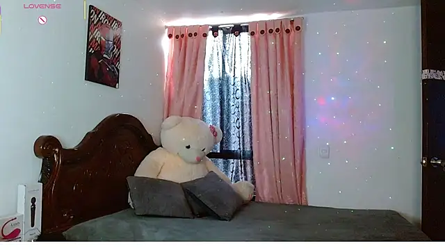 Hoolly Jones online show from 12/16/25, 03:28