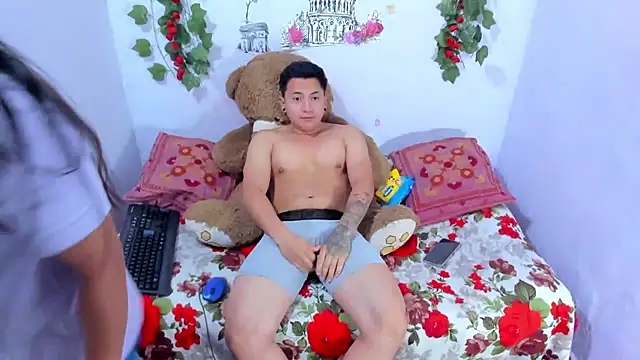 NataliaAndJulliam online show from 11/05/25, 04:45