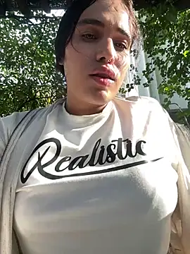 Bella  Wood online show from 10/06/25, 08:50