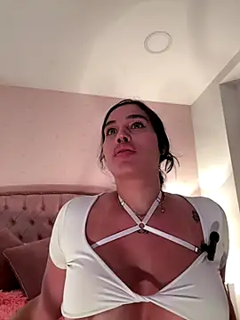 Bella  Wood online show from 11/09/25, 05:55