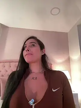 Snapshot of Bella__Wood chatting on 07/19/26, 08:34 Bella Wood online show from 07/19/26, 08:34