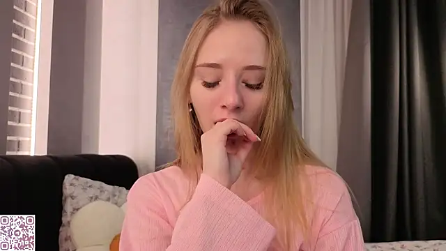 ElvinaRose online show from 12/15/25, 02:16