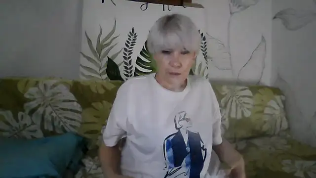 Catty Lady online show from 11/11/25, 05:57