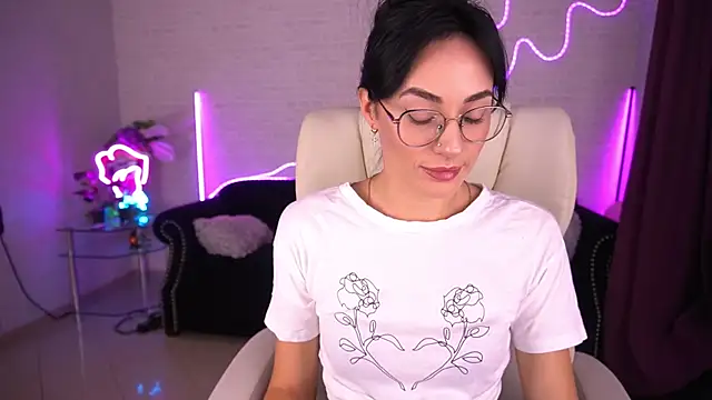 Snapshot of EviLune chatting on 09/30/25, 06:29 EviLune online show from 09/30/25, 06:29