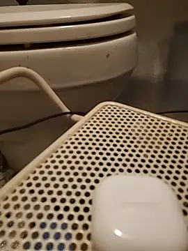 Snapshot of elfranger chatting on 12/23/25, 08:34 elfranger online show from 12/23/25, 08:34